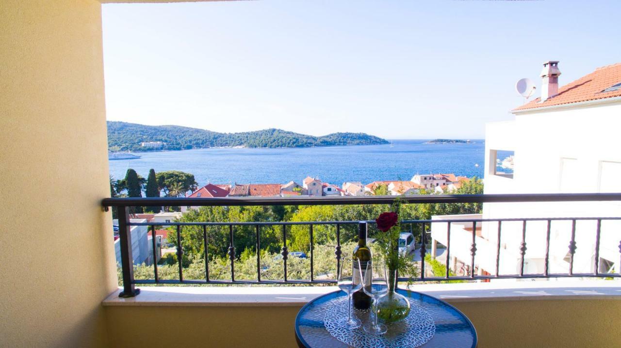 A Lovely And Cozy Room With A Breathtaking View Vis Exterior photo