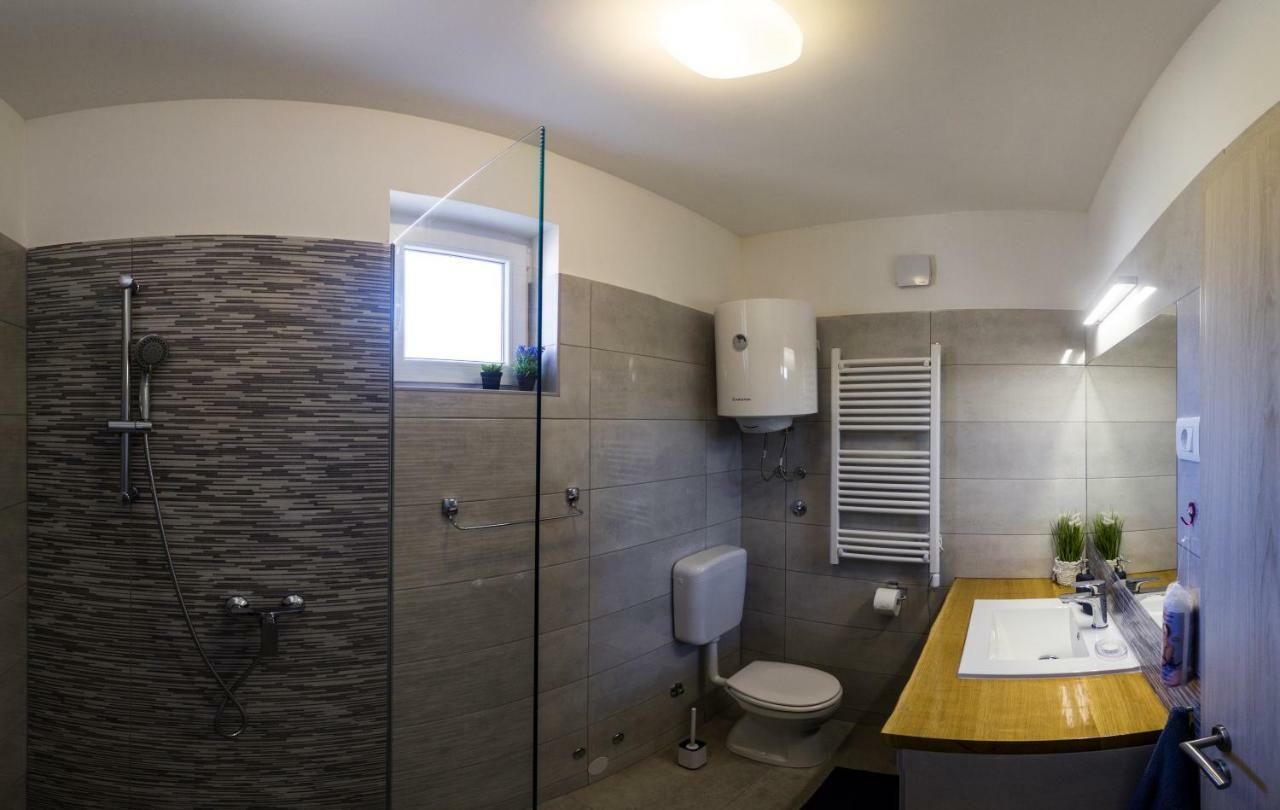A Lovely And Cozy Room With A Breathtaking View Vis Exterior photo